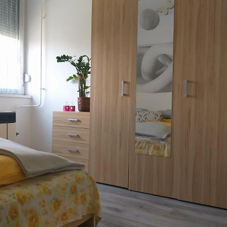 Simon Apartman Tiszafüred Eksteriør billede