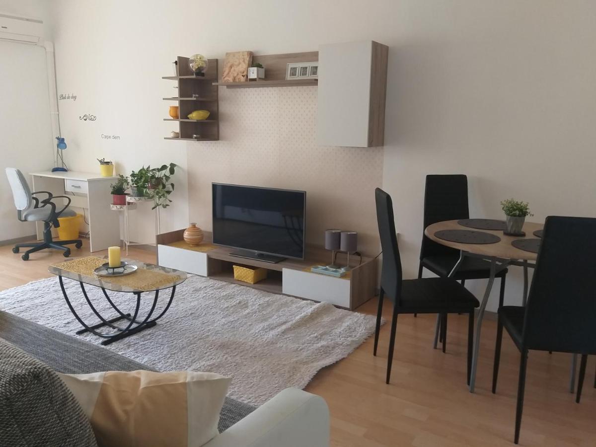 Simon Apartman Tiszafüred Eksteriør billede